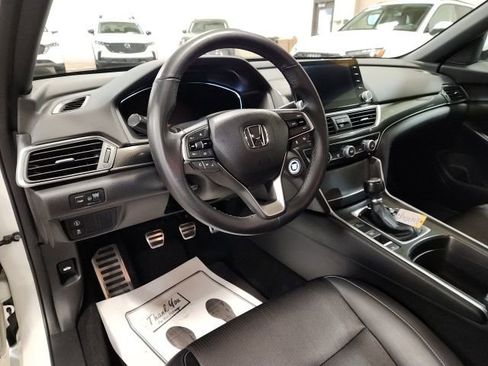 Used 2018 Honda Accord Sport image 12