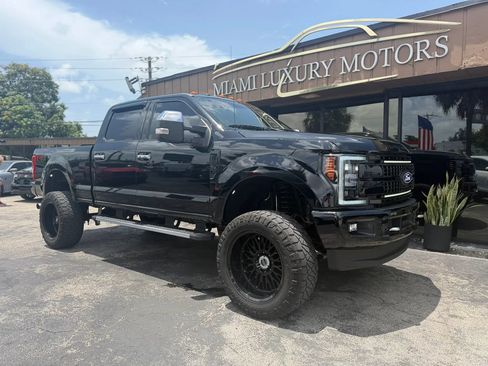Used 2018 Ford F250 Lariat w/ Lariat Ultimate Package AWD/4WD image 2