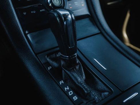 Used 2015 Ford Taurus SHO image 21