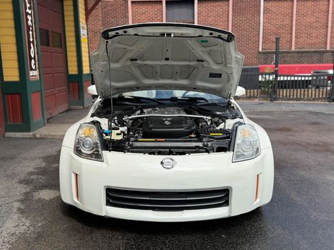 Used 2006 Nissan 350Z Touring RWD image 29