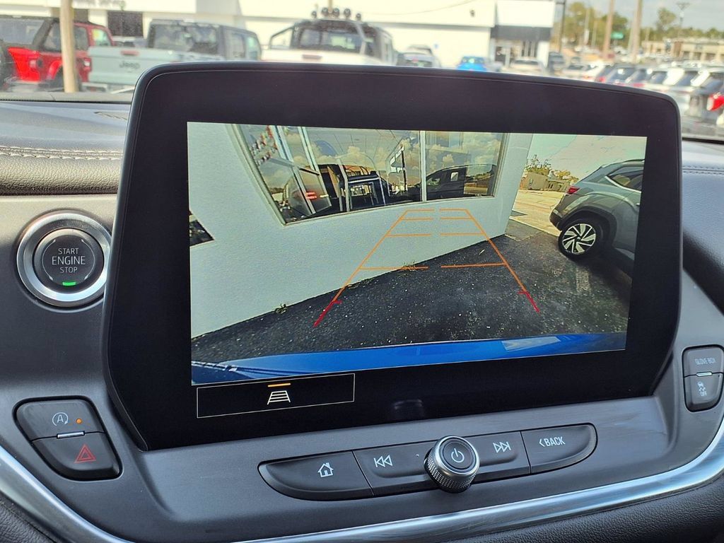 Used 2025 Chevrolet Blazer LT FWD image 9