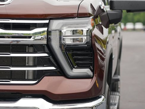 Certified 2024 Chevrolet Silverado 2500 LTZ w/ LTZ Convenience Package AWD/4WD image 9