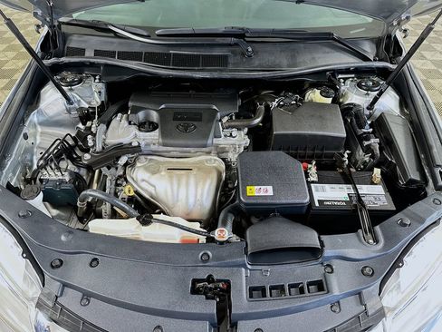 Used 2017 Toyota Camry XLE w/ Moonroof Package image 38