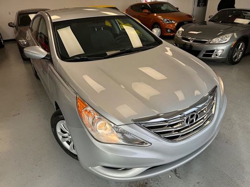 Used 2011 Hyundai Sonata GLS image 9