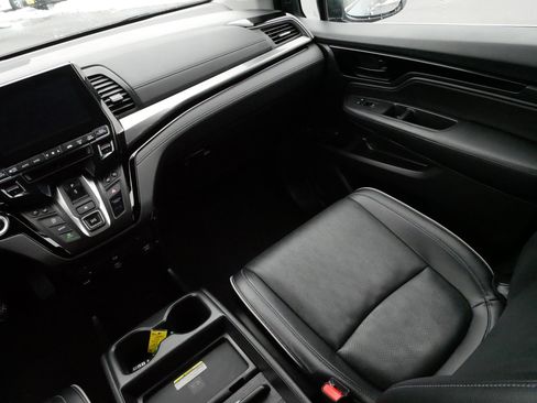 Used 2024 Honda Odyssey Elite image 11