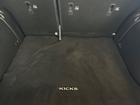 Used 2021 Nissan Kicks SR w/ Interior Electronics Package FWD image 18