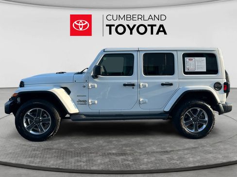 Used 2018 Jeep Wrangler Unlimited Sahara AWD/4WD image 2