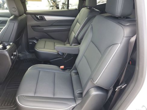 Used 2025 Buick Enclave Preferred image 12