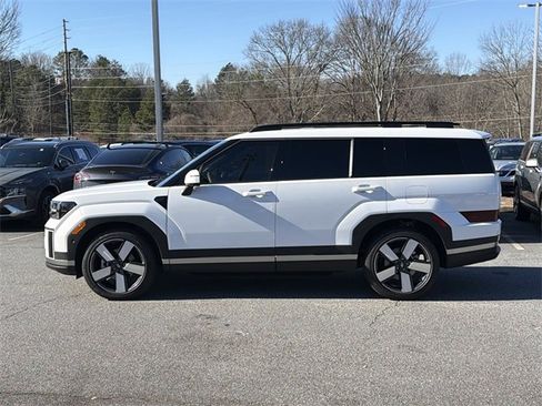 Used 2025 Hyundai Santa Fe Limited image 4