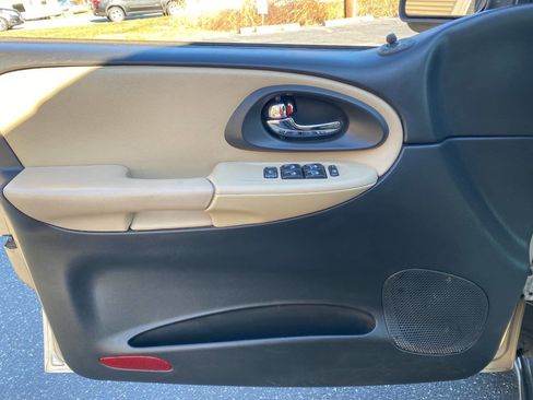 Used 2005 Chevrolet TrailBlazer LS w/ LS Preferred Equipment Group image 11