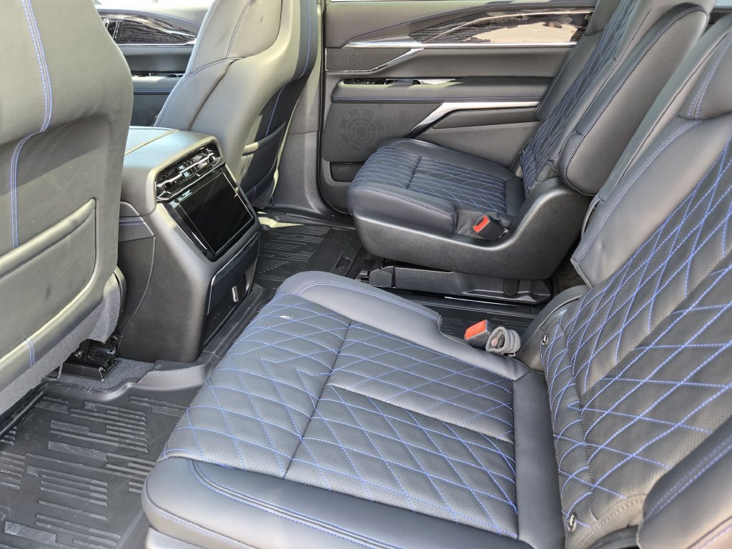 New 2026 Cadillac Escalade IQ Sport 1 w/ LPO, Floor Liner Package AWD/4WD image 15