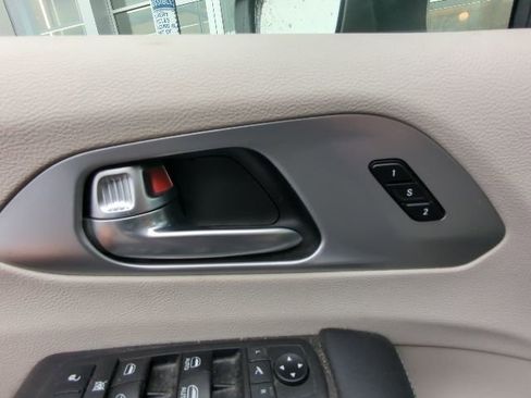 Used 2019 Chrysler Pacifica Limited w/ Advanced Safetytec Group image 10