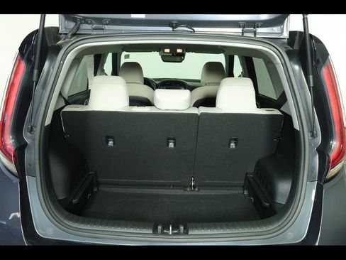 Used 2025 Kia Soul LX FWD image 7