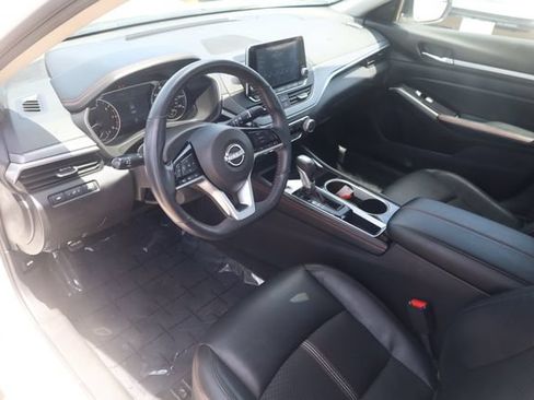 Certified 2025 Nissan Altima 2.5 SR FWD image 9