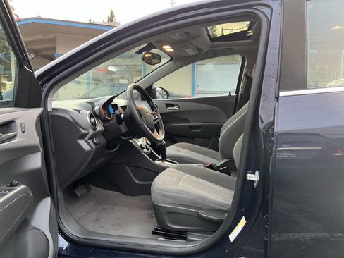 Used 2016 Chevrolet Sonic LT w/ Fun and Sun Package image 9