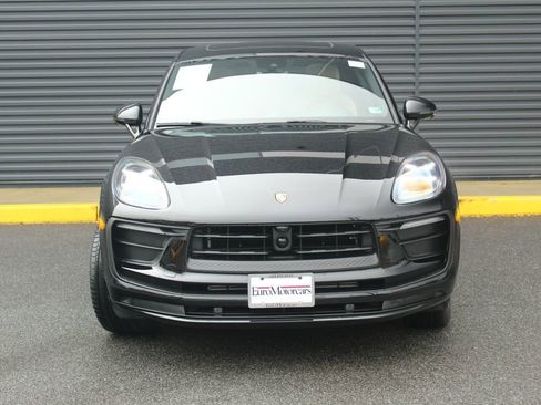 Certified 2025 Porsche Macan image 11