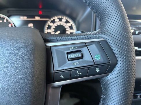 New 2026 Mitsubishi Outlander SE image 17