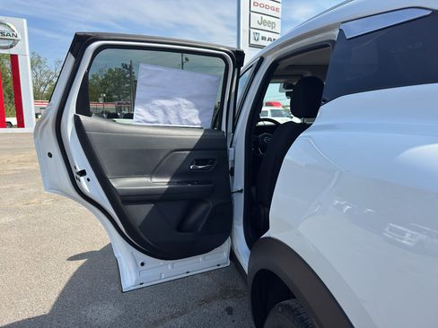 New 2026 Nissan Kicks SV w/ SV Premium Package image 19