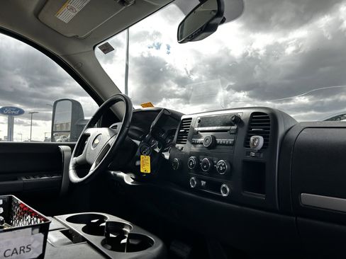 Used 2009 Chevrolet Silverado 2500 LT w/ Exterior Plus Package image 14