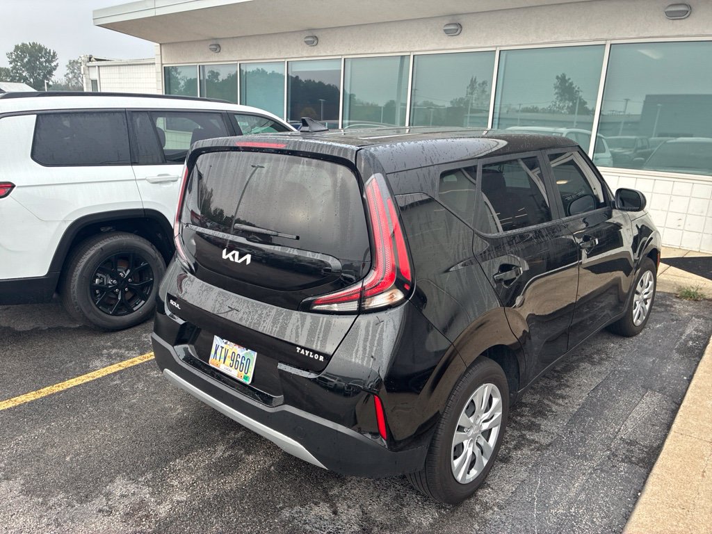 Used 2025 Kia Soul LX FWD image 4