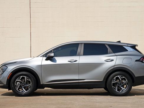 Used 2023 Kia Sportage LX FWD image 8
