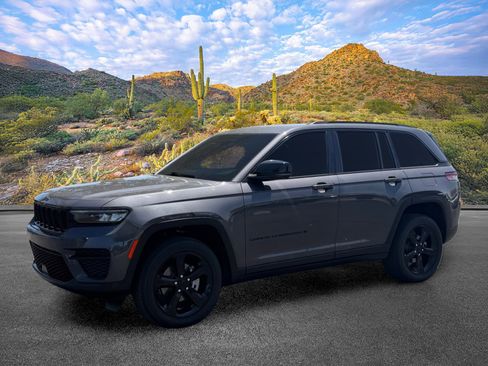 Used 2022 Jeep Grand Cherokee Altitude RWD image 9