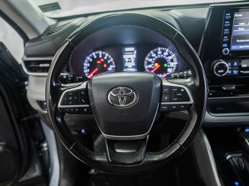 Used 2022 Toyota Highlander LE AWD/4WD image 31