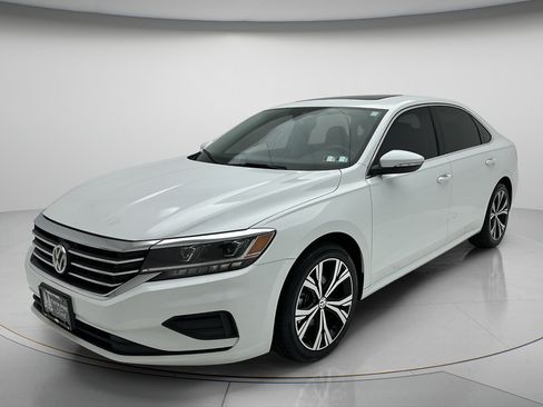 Used 2022 Volkswagen Passat 2.0T SE FWD image 6