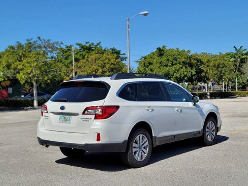 Used 2017 Subaru Outback 2.5i Premium image 6