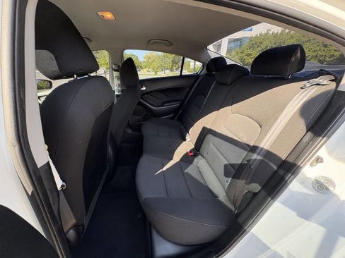 Used 2017 Kia Forte LX image 18