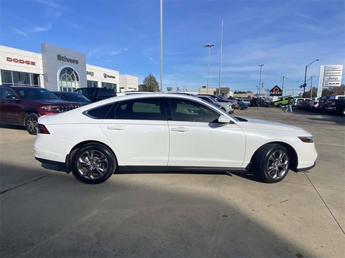 Used 2023 Honda Accord EX image 43