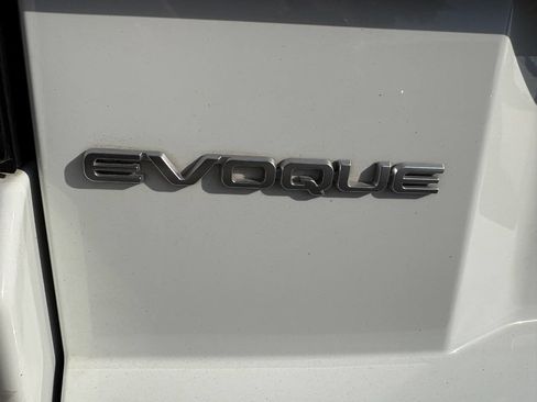 Used 2017 Land Rover Range Rover Evoque SE image 10