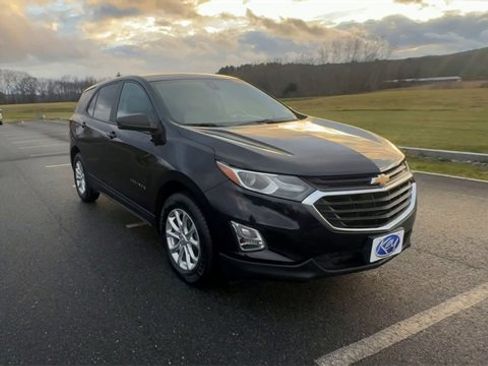 Used 2020 Chevrolet Equinox LS w/ LS Convenience Package image 2