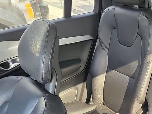 Used 2018 Volvo XC90 T5 Momentum w/ Convenience Package AWD/4WD image 5