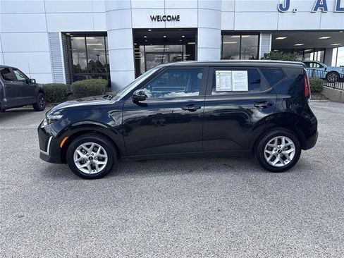 Used 2024 Kia Soul LX w/ Option Group 015 FWD image 2