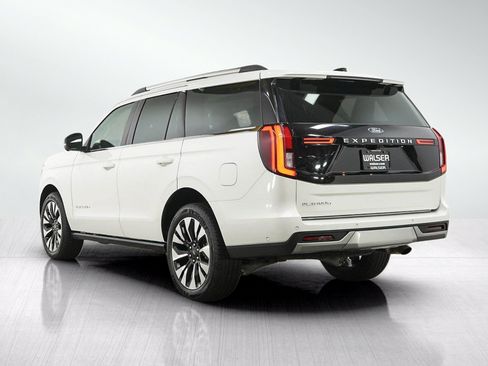 Used 2025 Ford Expedition Platinum w/ Driver's Package AWD/4WD image 3