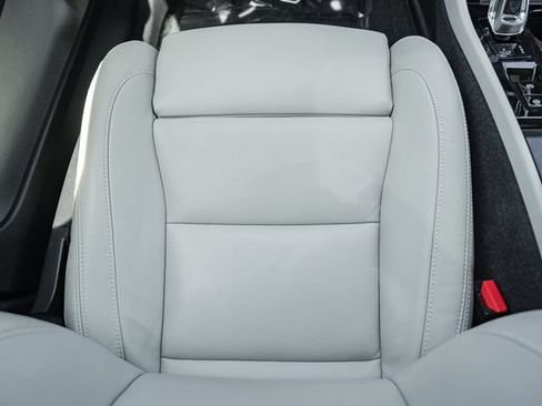 Certified 2024 Volvo XC40 B5 Plus w/ Protection Package Premier AWD/4WD image 33