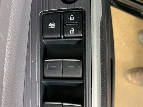 Used 2022 Toyota Sienna XSE FWD image 18
