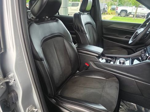Used 2023 Jeep Grand Cherokee L Laredo AWD/4WD image 10