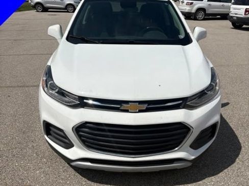 Used 2018 Chevrolet Trax LT w/ LT Convenience Package FWD image 9