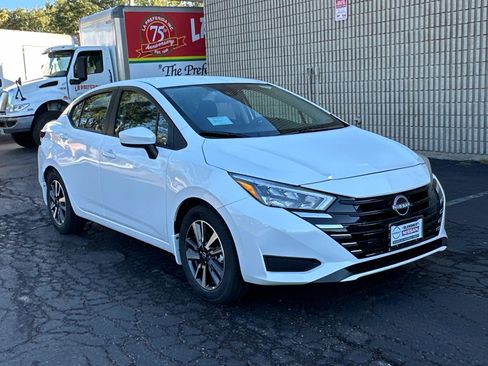 New 2025 Nissan Versa SV w/ Trunk Package image 3