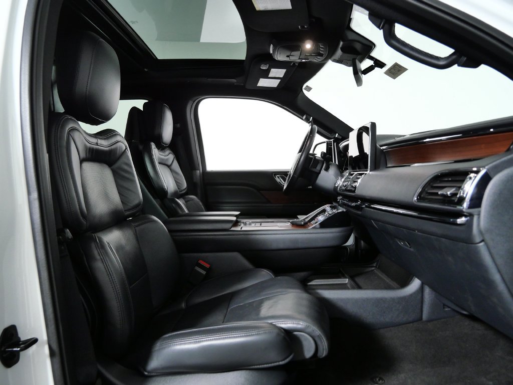 Certified 2023 Lincoln Navigator Reserve AWD/4WD image 10
