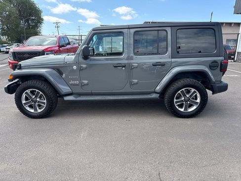 Used 2018 Jeep Wrangler Unlimited Sahara w/ Dual Top Group AWD/4WD image 4