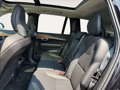 Used 2025 Volvo XC90 B5 Plus image 13