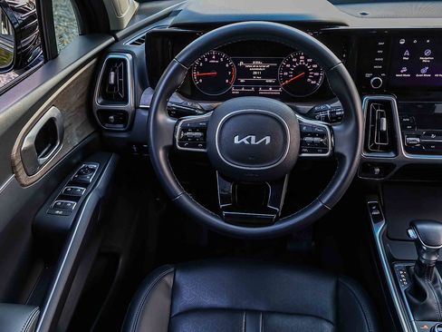 Certified 2023 Kia Sorento S w/ Panoramic Sunroof Package AWD/4WD image 16