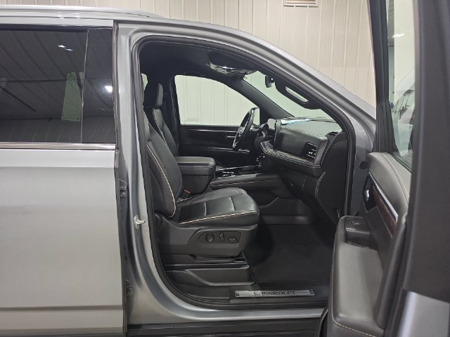 Used 2025 Chevrolet Tahoe Premier AWD/4WD image 29