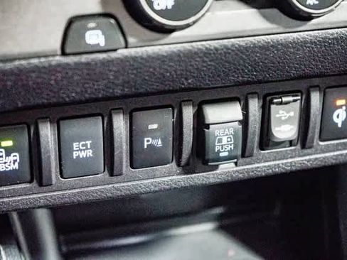 Used 2019 Toyota Tacoma TRD Sport w/ Technology Package image 22