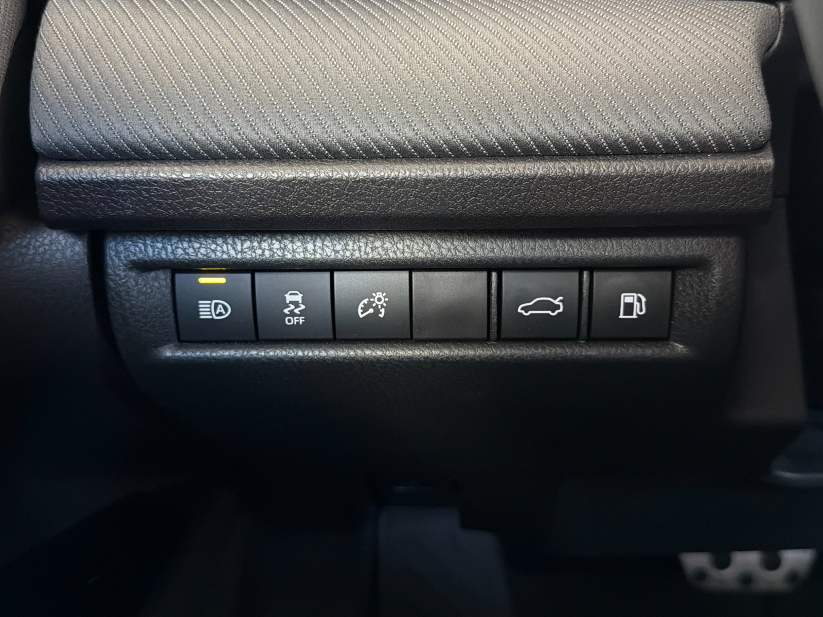 Used 2026 Toyota Camry SE FWD image 25