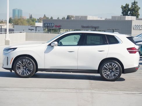 Used 2025 BMW X3 xDrive30i w/ Premium Package image 4