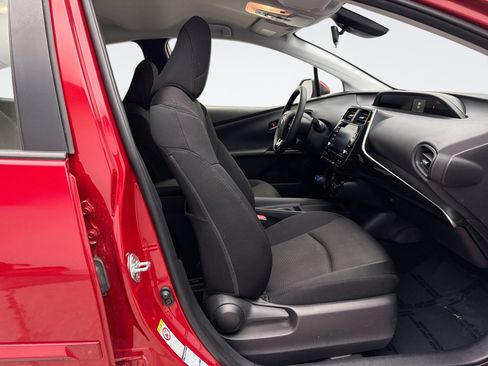 Used 2022 Toyota Prius LE image 16